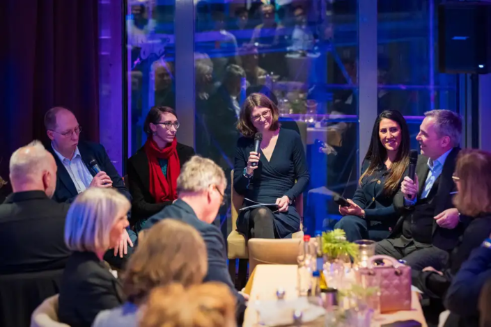 Sabine Pracht moderiert das CEO-Dinner in Hamburg zum Thema "Wirtschaft und Politik - Freund oder Feind"?